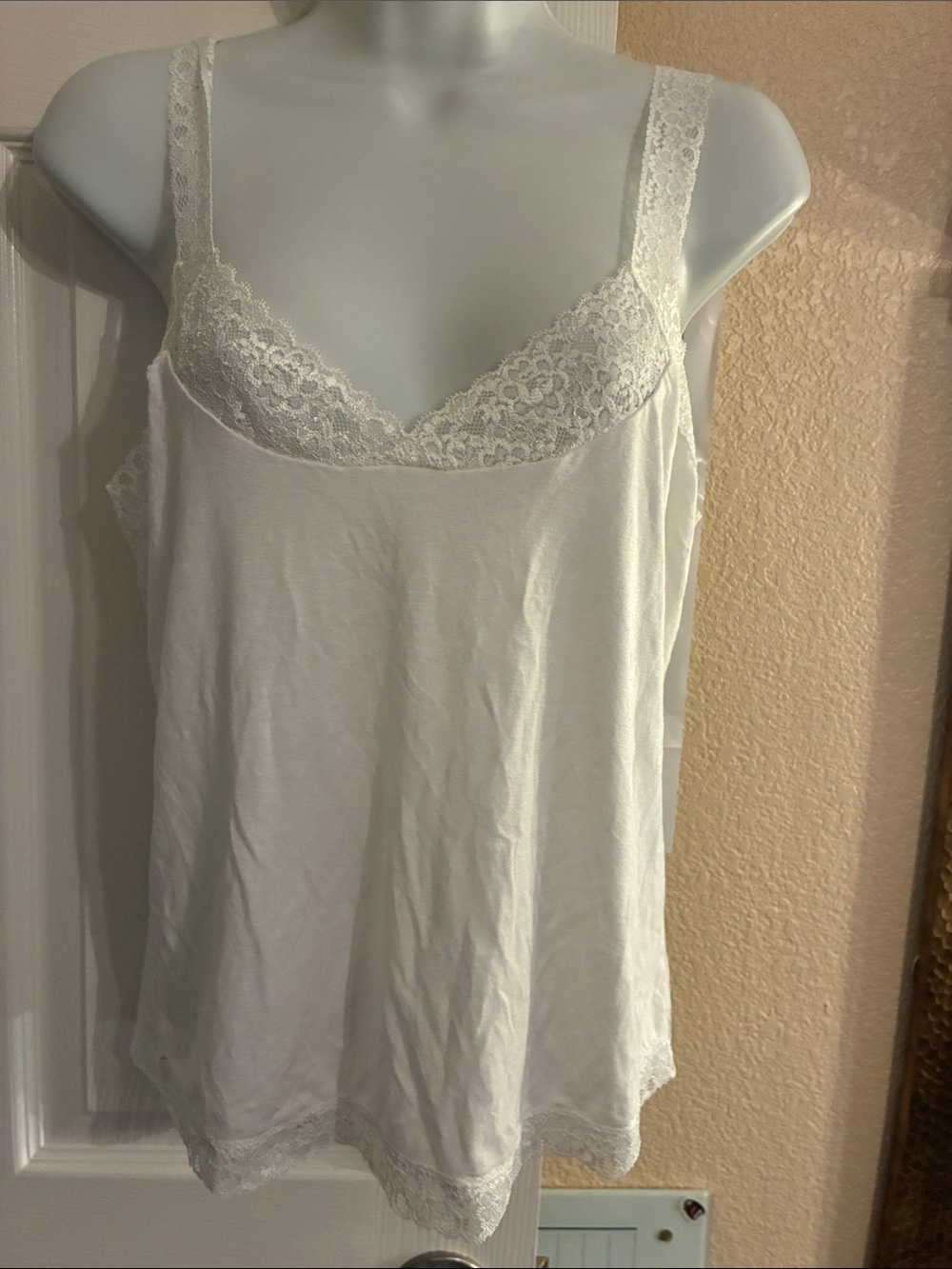 Hillard & Hanson White Lace Trim Camisole